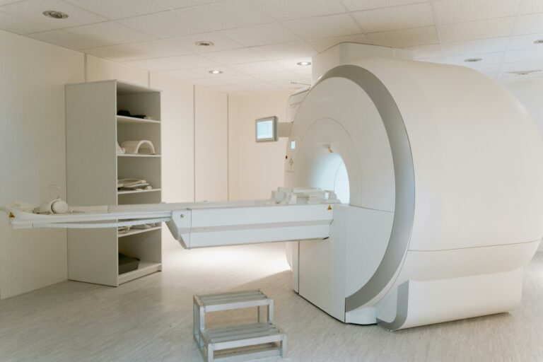 Le médecin du travail peut prononcer une inaptitude après avoir convoqué lui même le salarié